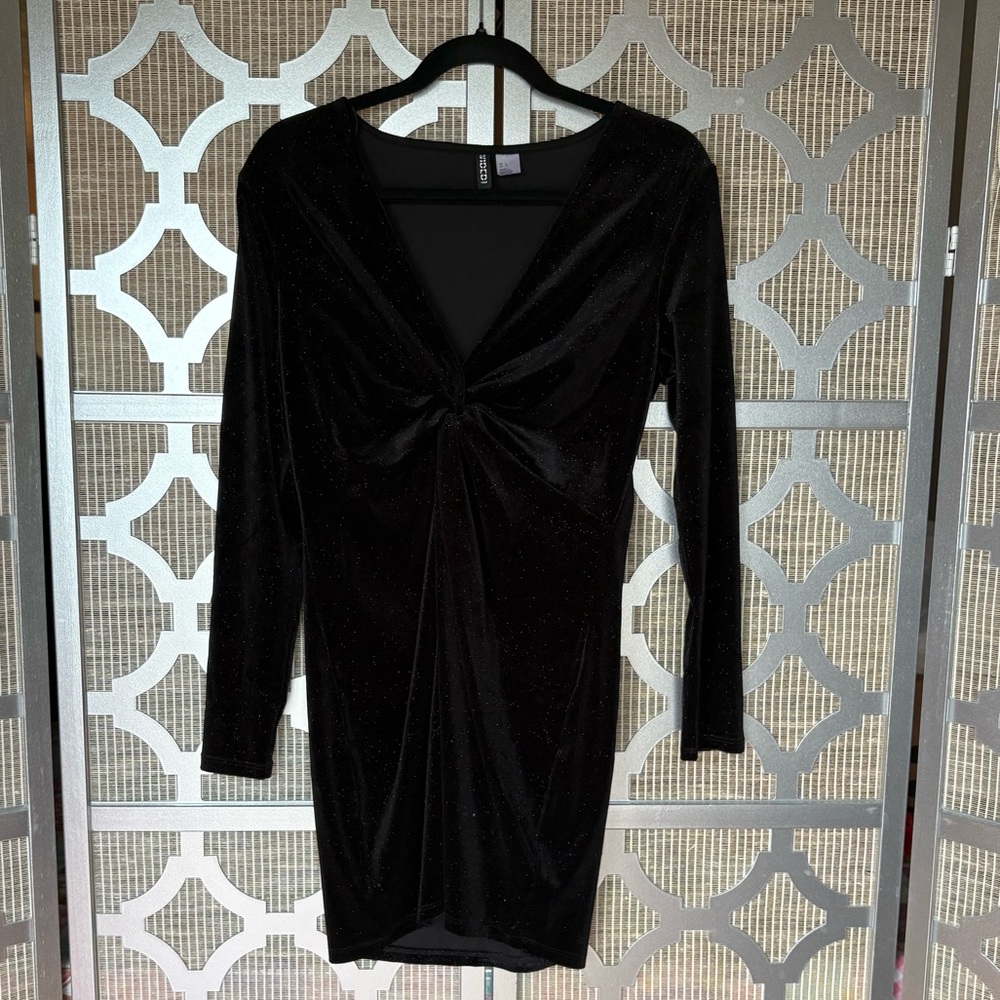 Divided Black Velvet Long Sleeve Dress